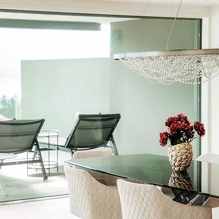 Luxury By Quokka 360 - Modern With Terrace And Amazing View Апартаменты *